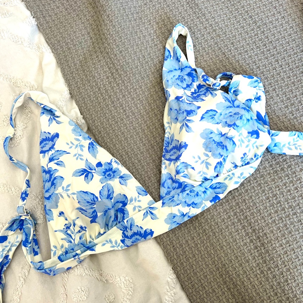 Aerie Floral top, in great condition never worn!